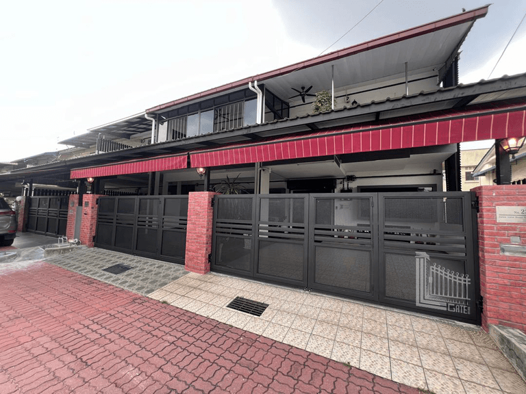 Folding Gate Design 4 by Wai Keong Iron Work — view 1